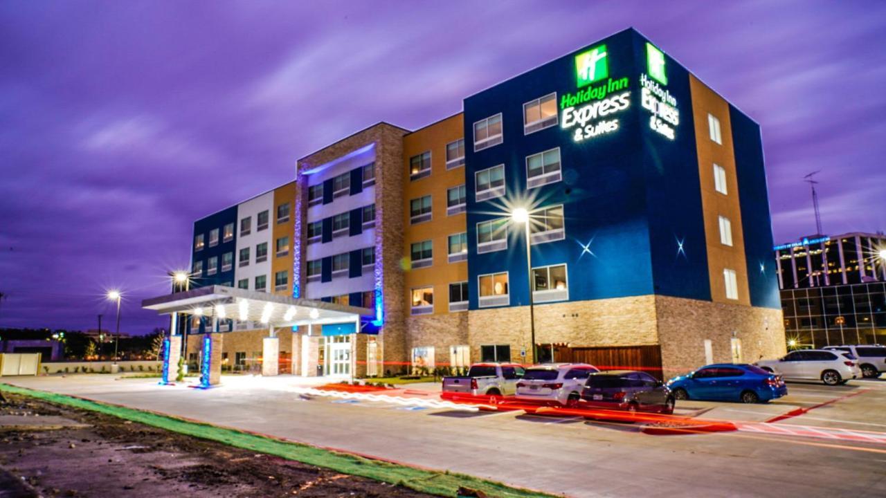 Holiday Inn Express & Suites - Dallas Market Center By Ihg Exterior photo